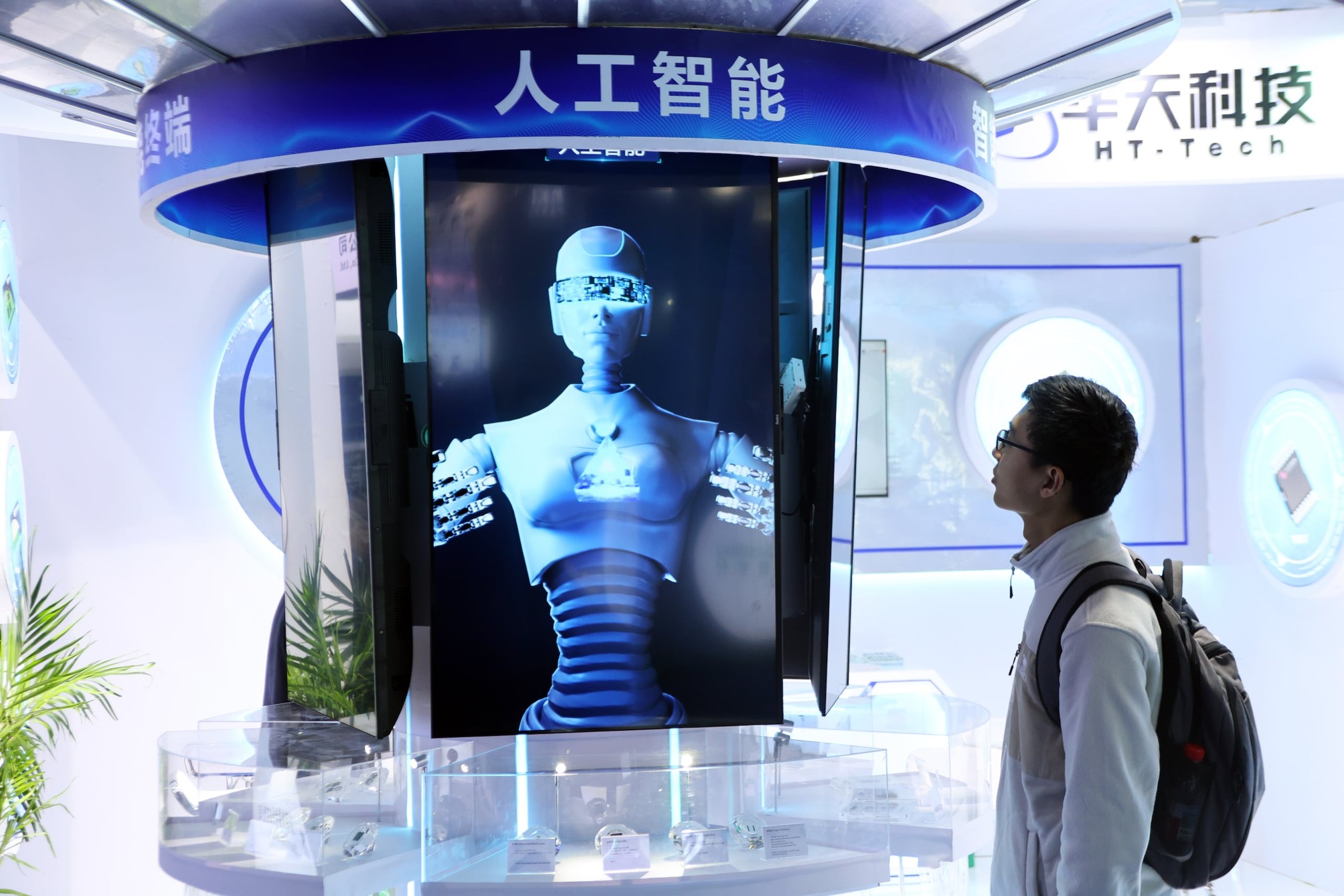 AI Upends Workplace Order: Human Capital Needs Urgent Restructuring